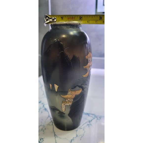 Black and Gold Vase With Asain Motif - Picture 1 of 13
